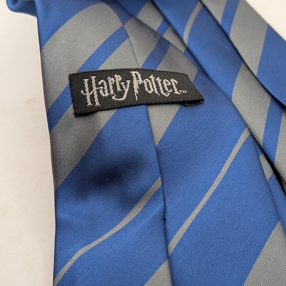 Harry Potter Ravenclaw Crest Tie in Blue and Gray - Picture 2 of 2